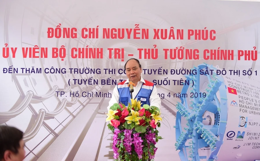 Thủ tướng thị sát tuyến metro đầu tiên của TP.HCM