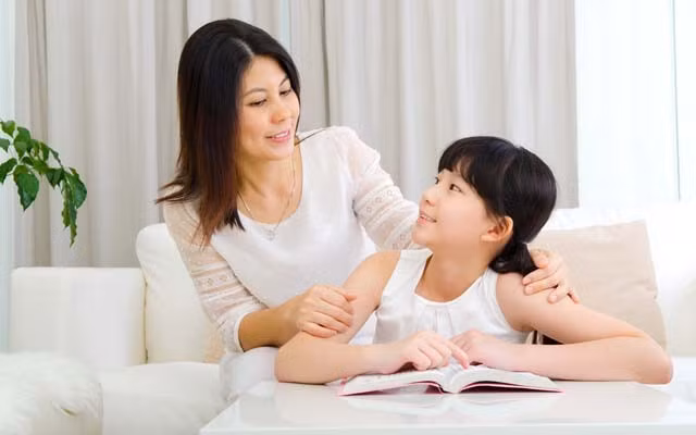 Chỉ nhờ vài câu nói của bố mẹ trước khi đi ngủ, trẻ lớn lên sẽ tràn đầy tự tin, trưởng thành và xuất chúng hơn người - Ảnh 1.