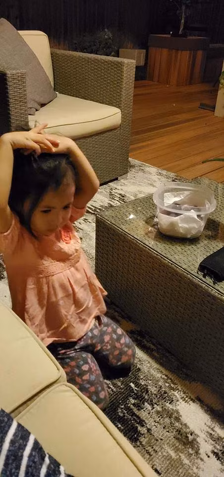 ra ngoai it phut roi quay lai, ong bo 7x phat so khi nhin thay 4 con the nay! - 8