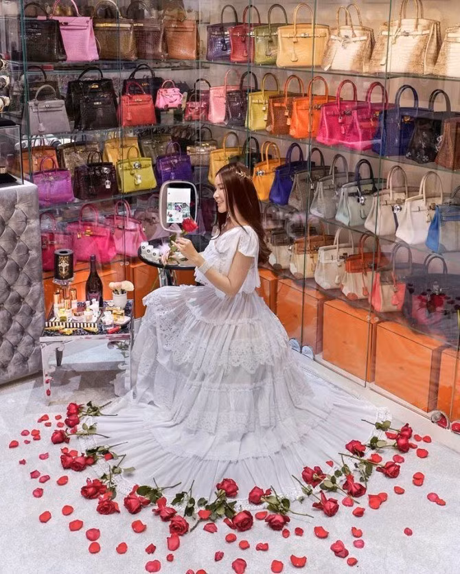 Mỹ nhân được chồng cũ trợ cấp 9 tỷ đồng/tháng có cuộc sống phát hờn