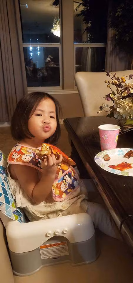 ra ngoai it phut roi quay lai, ong bo 7x phat so khi nhin thay 4 con the nay! - 4