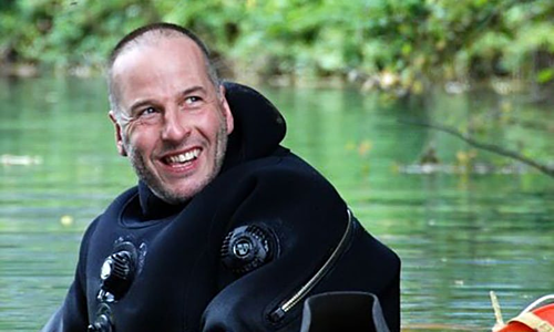 Rick có hơn 35 năm kinh nghiệm lặn thám hiểm và giải cứu trong hang động. Ảnh:Jonathan Williams.