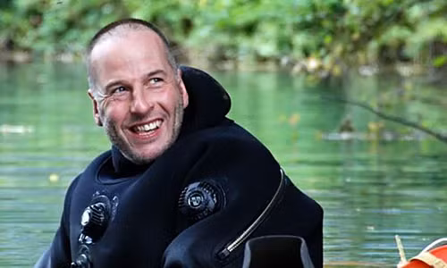 Rick có hơn 35 năm kinh nghiệm lặn thám hiểm và giải cứu trong hang động. Ảnh:Jonathan Williams.