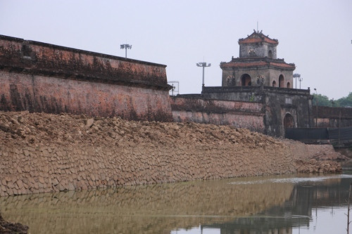 Bờ kè đoạn gần cửa Quảng Đức cơ bản đã hoàn thành. Ảnh: Võ Thạnh