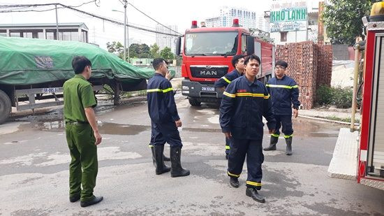 Các bác sĩ có mặt tại hiện trường để sơ cứu các nạn nhân.