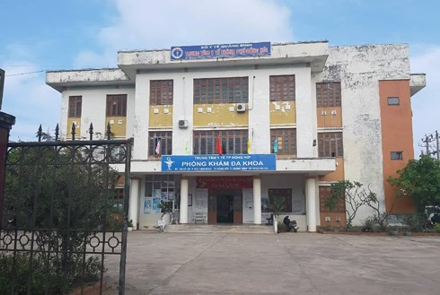 TTYT DP thành phố Đồng Hới đã tiêm vắc xin dịch vụ 5 trong 1 với giá 1,4 triệu đồng mũi; cao hơn rất nhiều so với quy định của UBND tỉnh. TTYT DP thành phố Đồng Hới đã tiêm vắc xin dịch vụ 5 trong 1 với giá 1,4 triệu đồng mũi; cao hơn rất nhiều so với quy định của UBND tỉnh.