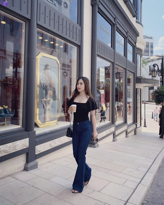 Rũ bỏ phong cách gợi cảm, Hương Tràm chuộng gu thời trang cá tính phóng khoáng ảnh 7 Empty