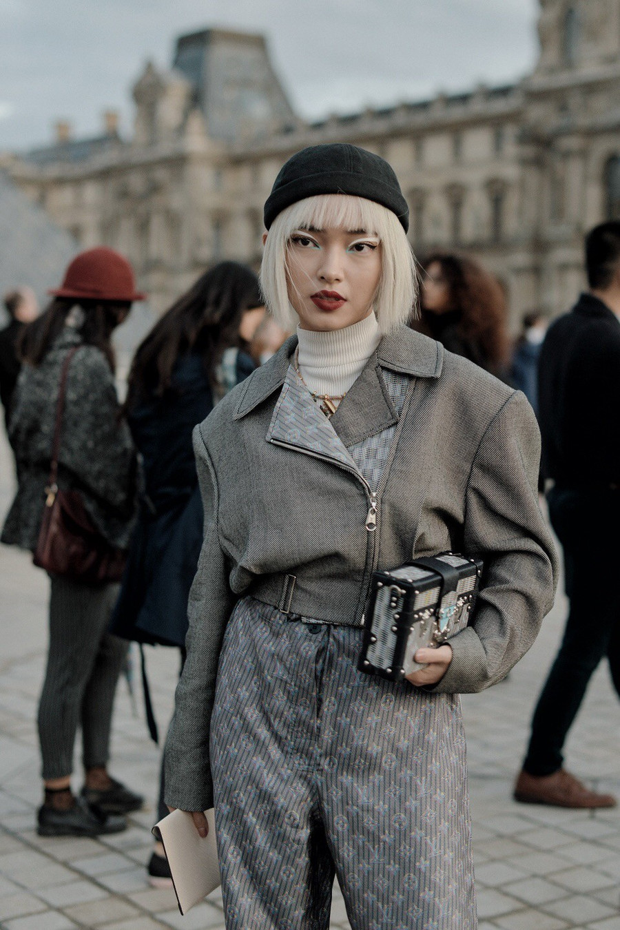 Màn hội ngộ hiếm hoi giữa rich kid Thảo Tiên và Nga Nguyễn tại show Louis Vuitton ảnh 7 Màn hội ngộ hiếm hoi giữa rich kid Thảo Tiên và Nga Nguyễn tại show Louis Vuitton ảnh 7