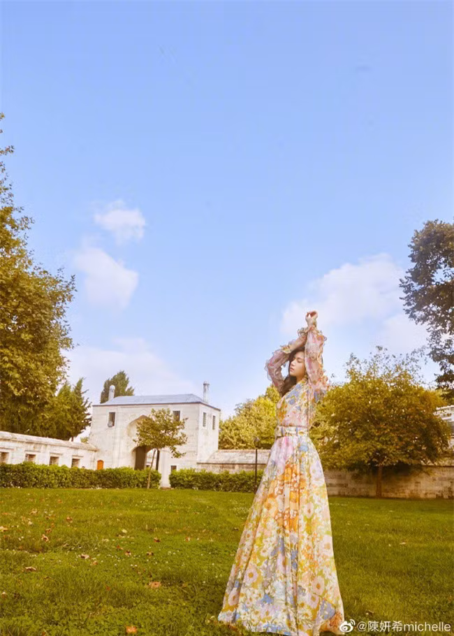 Ngỡ ngàng trước nhan sắc của "Cô Cô" Trần Nghiên Hy sau khi giảm cân thành công - Ảnh 2.