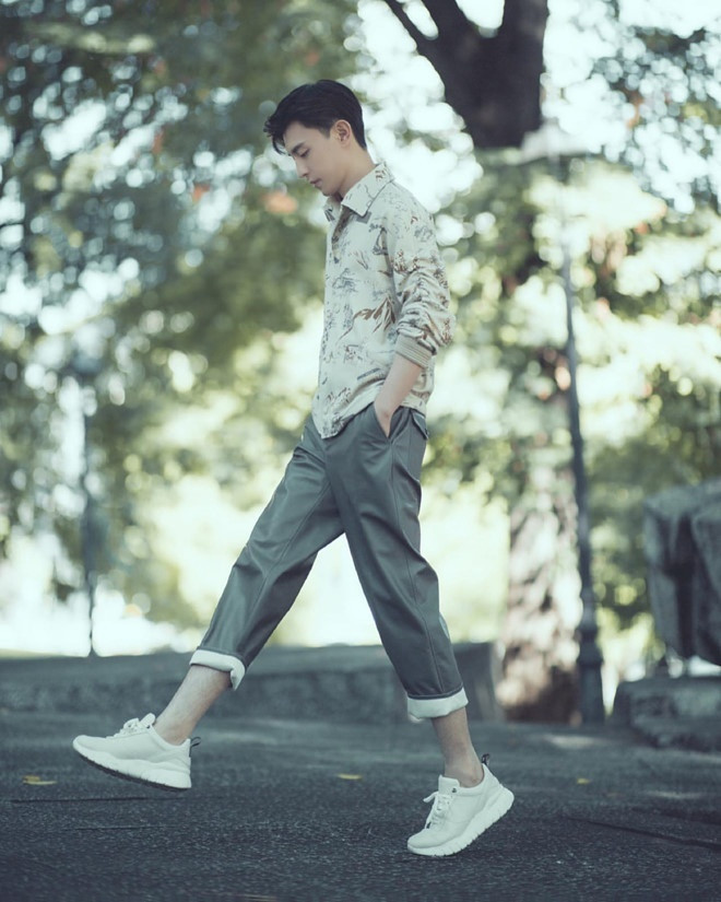 Địch Lệ Nhiệt Ba và dàn sao Trung Quốc mặc xấu tơi tả ở trời Tây ảnh 8 Địch Lệ Nhiệt Ba và dàn sao Trung Quốc mặc xấu tơi tả ở trời Tây ảnh 8