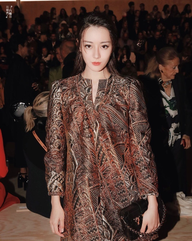 Địch Lệ Nhiệt Ba và dàn sao Trung Quốc mặc xấu tơi tả ở trời Tây ảnh 6 Địch Lệ Nhiệt Ba và dàn sao Trung Quốc mặc xấu tơi tả ở trời Tây ảnh 6