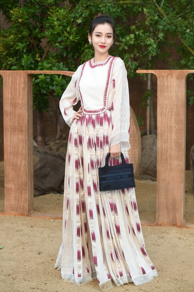 Địch Lệ Nhiệt Ba và dàn sao Trung Quốc mặc xấu tơi tả ở trời Tây ảnh 5 Địch Lệ Nhiệt Ba và dàn sao Trung Quốc mặc xấu tơi tả ở trời Tây ảnh 5