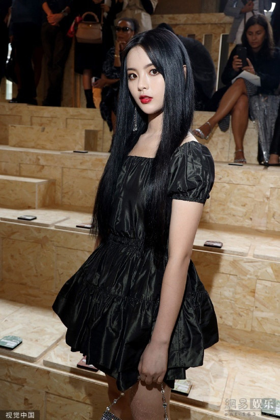 Địch Lệ Nhiệt Ba và dàn sao Trung Quốc mặc xấu tơi tả ở trời Tây ảnh 3 Địch Lệ Nhiệt Ba và dàn sao Trung Quốc mặc xấu tơi tả ở trời Tây ảnh 3