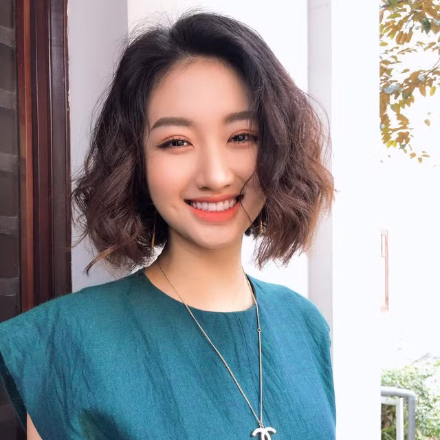 Từ bỏ hào quang để lấy chồng đại gia hơn 20 tuổi, những nàng Hậu này đang có cuộc sống thế nào? - Ảnh 3.