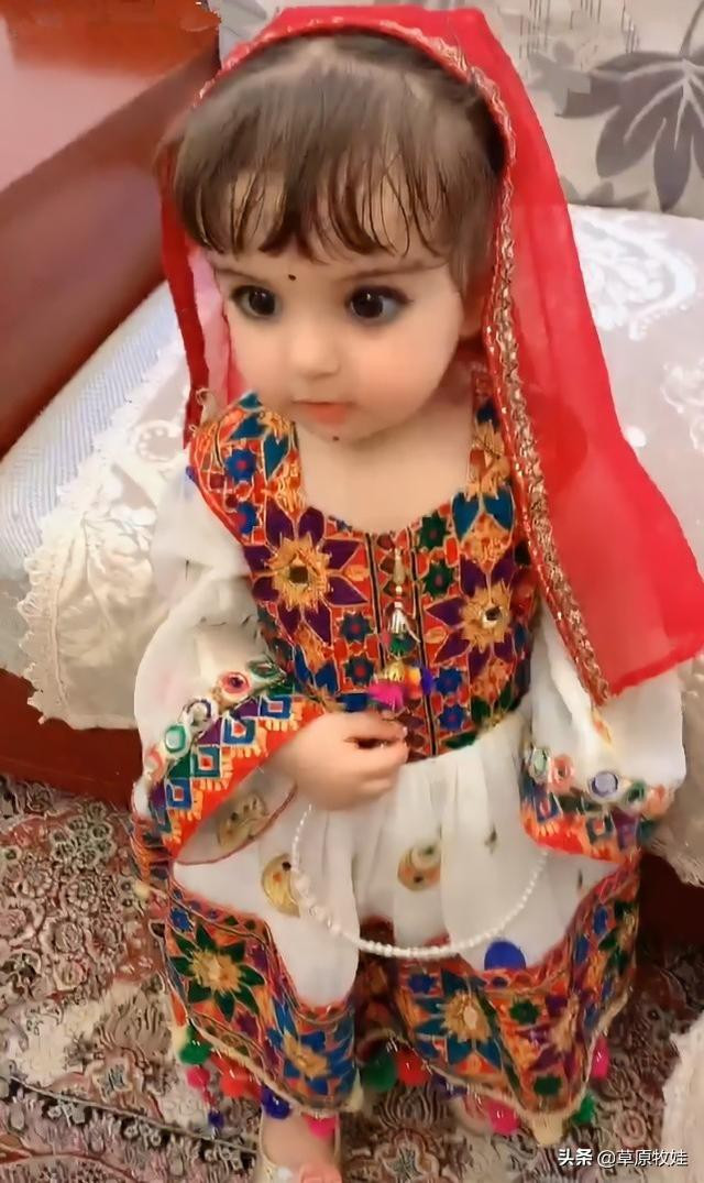 Tiểu mỹ nhân Tân Cương 5 tuổi xinh tựa thiên thần, giống hệt công chúa Jasmine trong Aladdin ảnh 1 Tiểu mỹ nhân Tân Cương 5 tuổi xinh tựa thiên thần, giống hệt công chúa Jasmine trong Aladdin ảnh 1