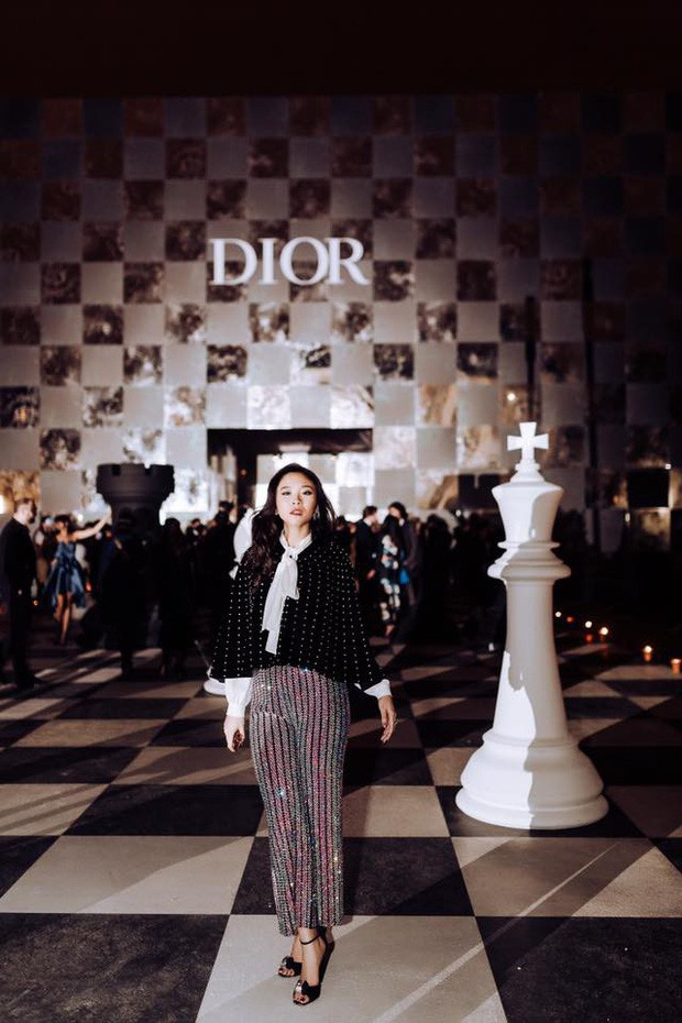 Màn hội ngộ hiếm hoi giữa rich kid Thảo Tiên và Nga Nguyễn tại show Louis Vuitton ảnh 6 Màn hội ngộ hiếm hoi giữa rich kid Thảo Tiên và Nga Nguyễn tại show Louis Vuitton ảnh 6