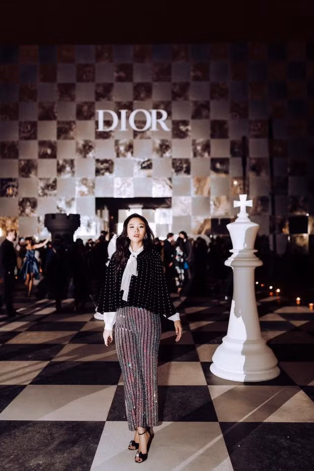 Màn hội ngộ hiếm hoi giữa rich kid Thảo Tiên và Nga Nguyễn tại show Louis Vuitton ảnh 6