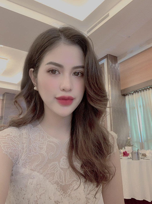 Ly hôn 4 tháng, vợ cũ Việt Anh gây bất ngờ khi tâm sự chuyện yêu đơn phương - Ảnh 3. Ly hôn 4 tháng, vợ cũ Việt Anh gây bất ngờ khi tâm sự chuyện yêu đơn phương - Ảnh 3.