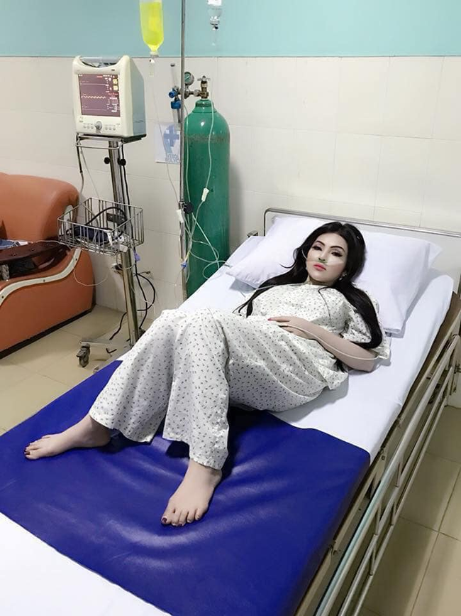 Đang nằm viện nghe tin bạn trai tới thăm, cô gái bật dậy trang điểm nhưng cái kết khiến ai nấy hết hồn ảnh 2 Đang nằm viện, nghe tin bạn trai tới thăm, cô gái bật dậy trang điểm nhưng nhìn khuôn mặt sau đó ai nấy đều hết hồn-2