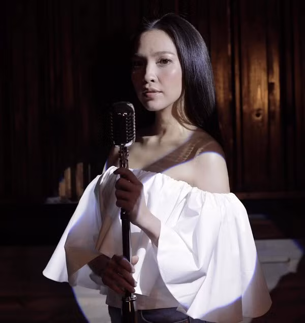 Sống giàu sang hạnh phúc ở Mỹ, Hiền Thục bất ngờ khoe người đàn ông giấu mặt - Ảnh 9.