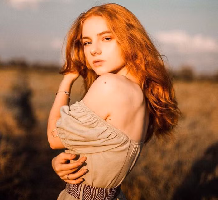 3 hot girl được chú ý nhờ sở hữu mái tóc đỏ nổi bật và quyến rũ ảnh 8