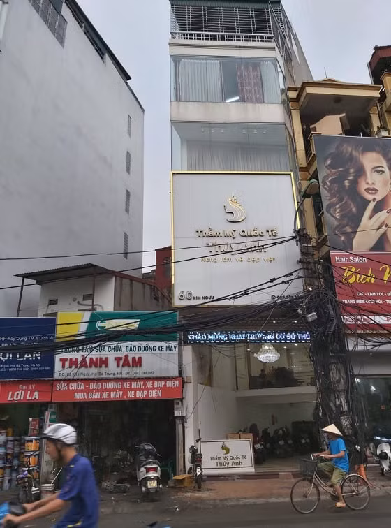 Hà Nội: Hút mỡ bụng để nâng ngực tại thẩm mỹ viện "chui", cô gái co giật, ngất xỉu ảnh 2