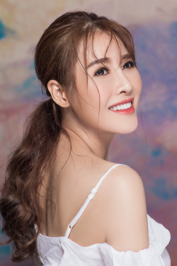 Hành trình “đại trùng tu” nhan sắc của Quế Vân: Thay 24 bộ răng, làm mũi 6 lần mong giống... Song Hye Kyo ảnh 4 Hành trình đại trùng tu tiền tỷ của Quế Vân: Thay 24 bộ răng vẫn chưa ưng, làm mũi 6 lần vì mong được như Song Hye Kyo-5