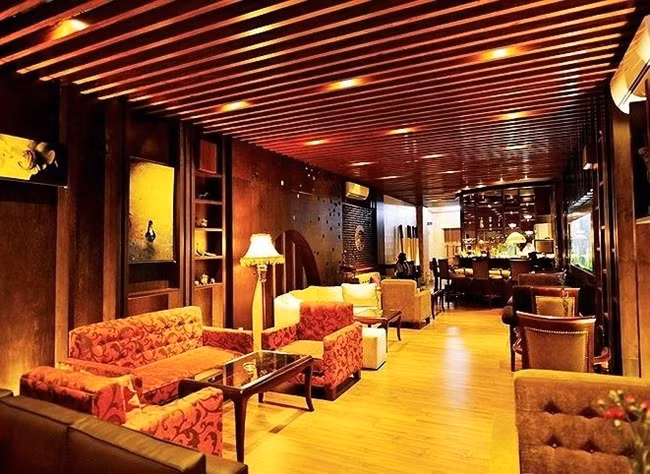 Tầng 2 và tầng 3 kinh doanh dịch vụ đồ uống.