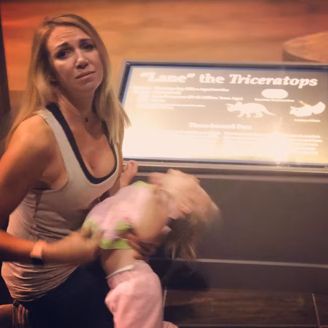 Cười ngất với 20 câu chuyện "kể xấu" con của các ông bố bà mẹ bởi 1001 lý do khóc "siêu vớ vẩn" của trẻ - Ảnh 2.