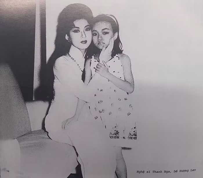 Danh ca Hương Lan chia sẻ bức ảnh hiếm chụp với cố nghệ sĩ Thanh Nga ảnh 1