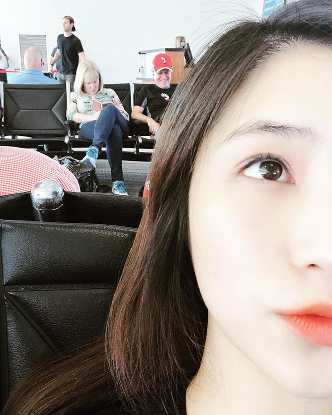 Rũ bỏ phong cách gợi cảm, Hương Tràm chuộng gu thời trang cá tính phóng khoáng ảnh 9 Empty