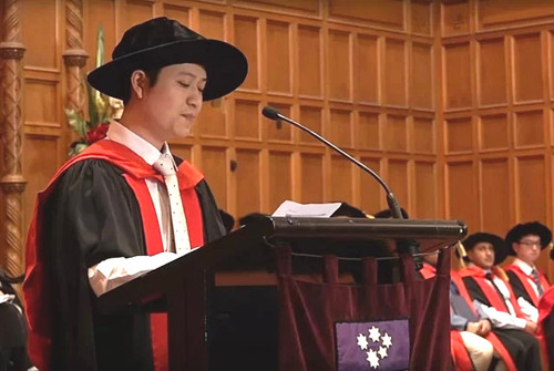 Kinh nghiệm giành học bổng tiến sĩ của chàng trai Lâm Đồng ảnh 2 Lê Anh Linh phát biểu trong buổi lễ tốt nghiệp. Ảnh: Nhân vật cung cấp