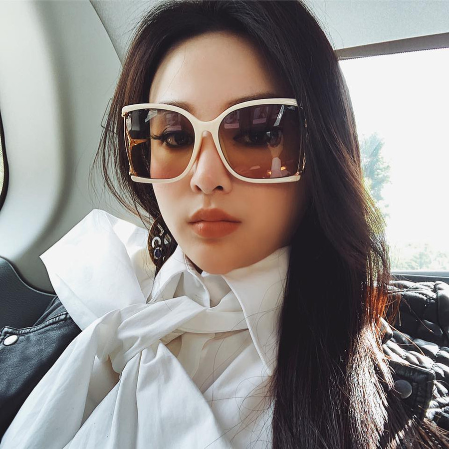 Cuộc sống đáng mơ ước của 4 cô nàng hot girl đời đầu: Người độc thân quyến rũ, người yên ấm bên chồng con giàu có ảnh 24