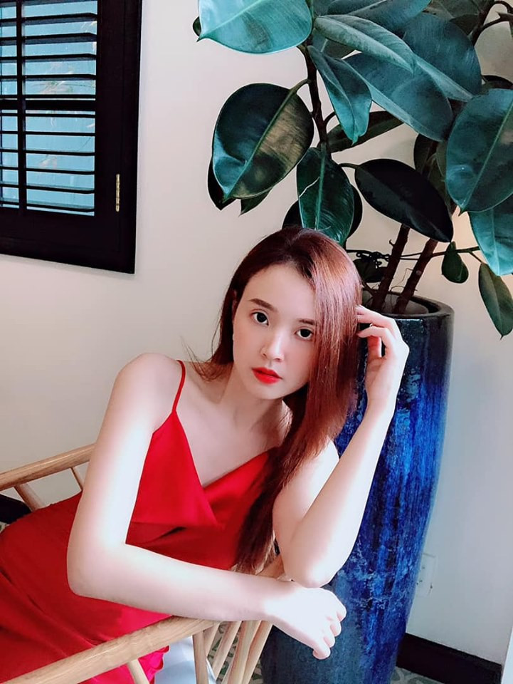 Cuộc sống đáng mơ ước của 4 cô nàng hot girl đời đầu: Người độc thân quyến rũ, người yên ấm bên chồng con giàu có ảnh 10