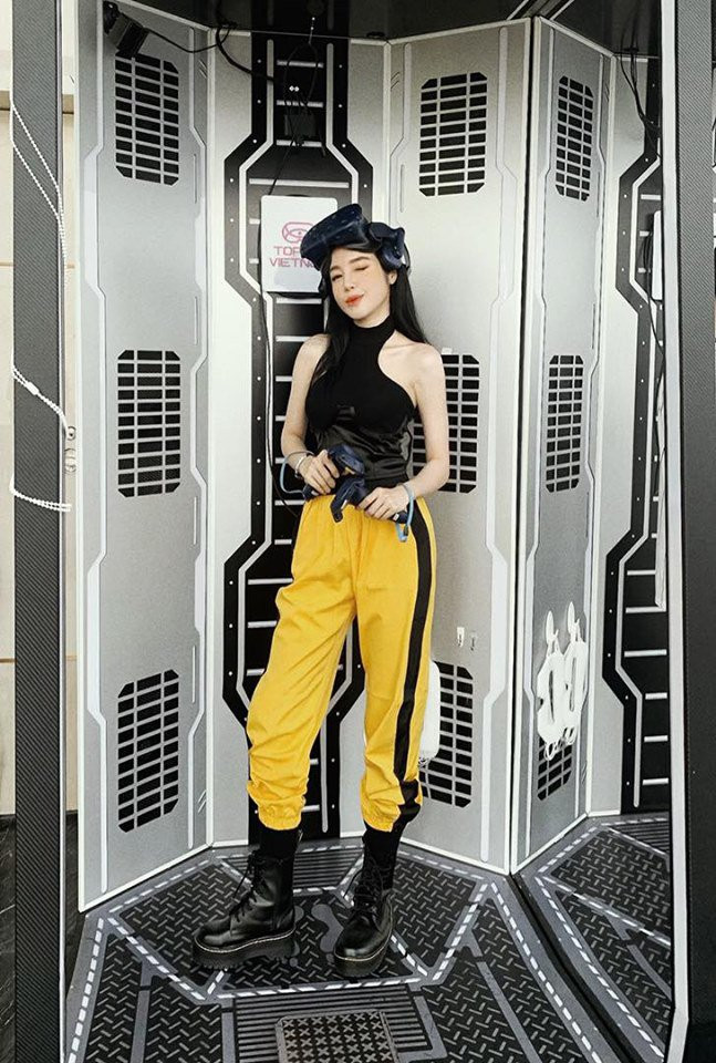 Mặc kín đáo, Elly Trần vẫn đủ quyến rũ, gợi cảm ảnh 9 elly-tran-an-mac-kin-dao-van-cu-quyen-ru-tot-cung-the-nay-64962773_2340795996001644_7881714516617068544_n-1570168176-44-width647height960