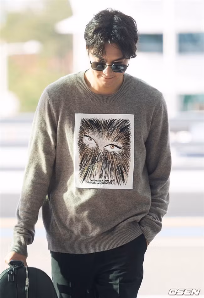 Mỹ nam "Người Thừa Kế" Lee Min Ho xuất hiện cực ngầu như chụp ảnh tạp chí tại sân bay - Ảnh 4.