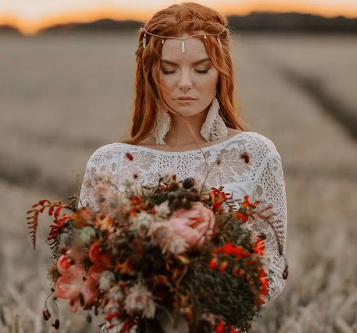 3 hot girl được chú ý nhờ sở hữu mái tóc đỏ nổi bật và quyến rũ ảnh 9