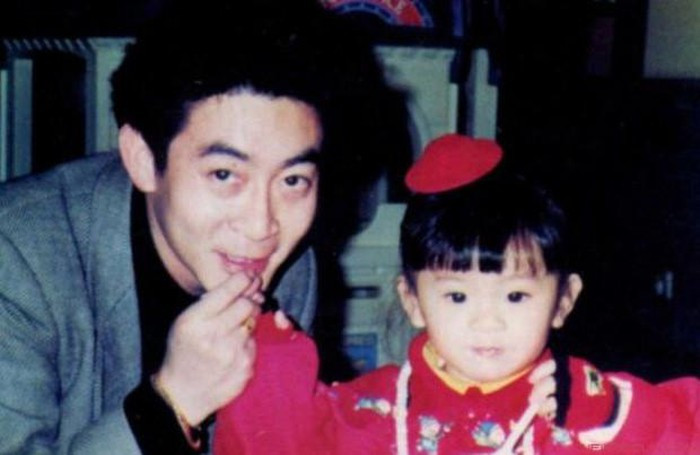 Ảnh hiếm hoi của con gái "Tôn Ngộ Không" Lục Tiểu Linh Đồng ảnh 1 Ảnh hiếm hoi của con gái "Tôn Ngộ Không" Lục Tiểu Linh Đồng ảnh 1