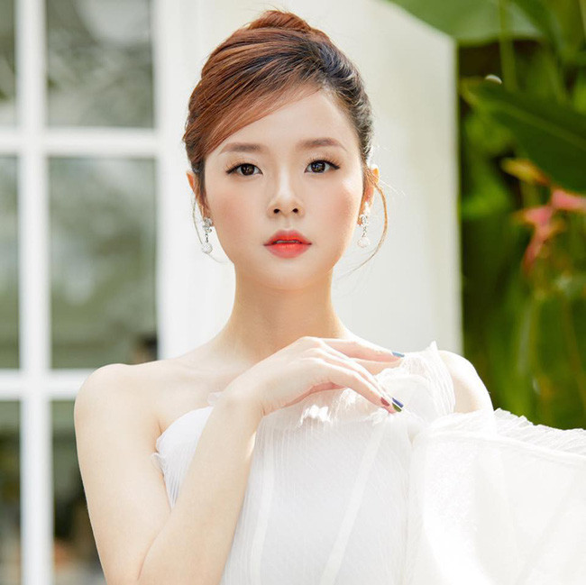 Thế hệ hot girl 1989: Người độc thân quyến rũ, kẻ yên ấm bên chồng con - Ảnh 1.