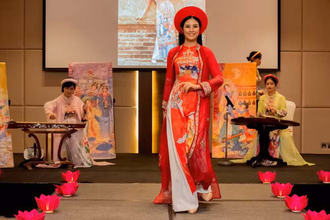 Ngọc Hân lần đầu xuất hiện bên bạn trai lâu năm sau khi để lộ nhẫn đính hôn - Ảnh 7.