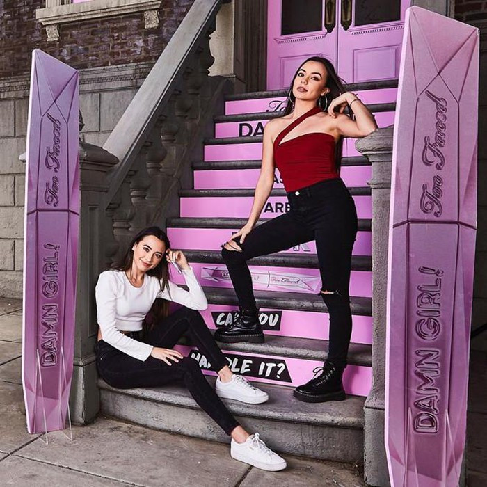 Chị em song sinh lai 5 dòng máu, là vlogger có triệu fan trên mạng ảnh 3 Chị em song sinh lai 5 dòng máu, là vlogger có triệu fan trên mạng ảnh 3