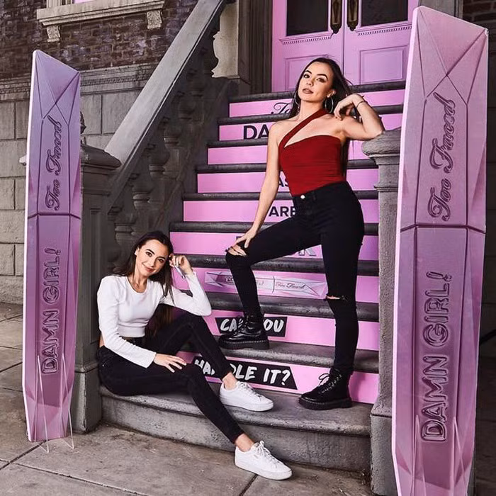 Chị em song sinh lai 5 dòng máu, là vlogger có triệu fan trên mạng ảnh 3 Chị em song sinh lai 5 dòng máu, là vlogger có triệu fan trên mạng ảnh 3