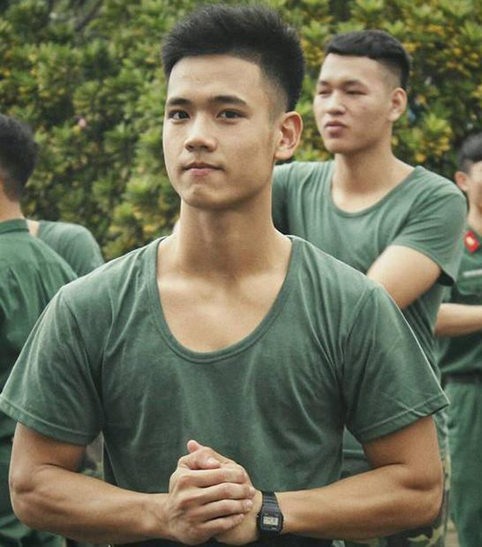 Những nam sinh trường quân đội gây sốt vì quá điển trai ảnh 8
