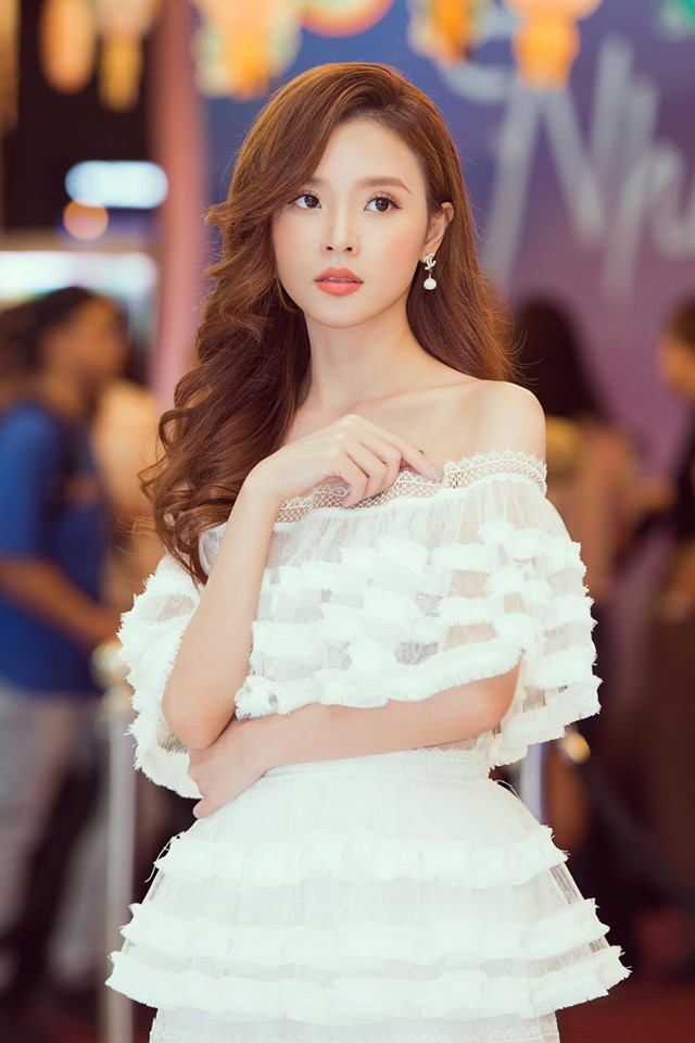 Thế hệ hot girl 1989: Người độc thân quyến rũ, kẻ yên ấm bên chồng con - Ảnh 2.