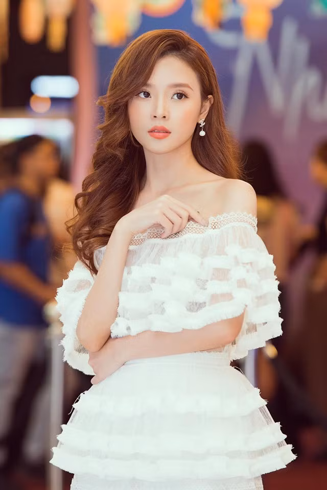 Thế hệ hot girl 1989: Người độc thân quyến rũ, kẻ yên ấm bên chồng con - Ảnh 2. Thế hệ hot girl 1989: Người độc thân quyến rũ, kẻ yên ấm bên chồng con - Ảnh 2.