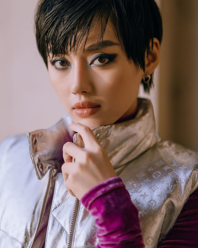 Màn hội ngộ hiếm hoi giữa rich kid Thảo Tiên và Nga Nguyễn tại show Louis Vuitton ảnh 9 Màn hội ngộ hiếm hoi giữa rich kid Thảo Tiên và Nga Nguyễn tại show Louis Vuitton ảnh 9