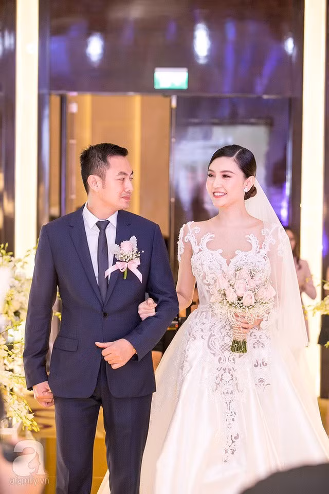 Từ bỏ hào quang để lấy chồng đại gia hơn 20 tuổi, những nàng Hậu này đang có cuộc sống thế nào? - Ảnh 14.