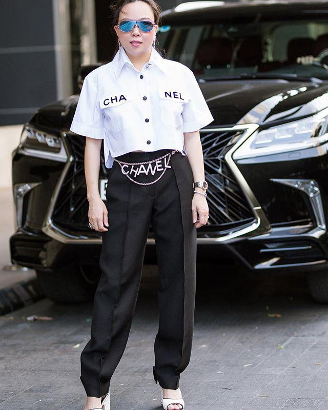 Vung tay mua hàng hiệu không tiếc, gu thời trang của Phượng Chanel vẫn sến súa ảnh 9 Vung tay mua hàng hiệu không tiếc, Phượng Chanel vẫn mặc lại những bộ cánh sến súa-10