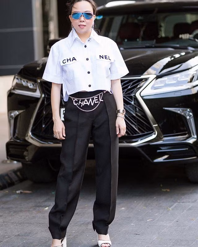 Vung tay mua hàng hiệu không tiếc, Phượng Chanel vẫn mặc lại những bộ cánh sến súa-10