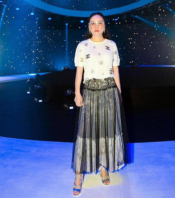 Vung tay mua hàng hiệu không tiếc, gu thời trang của Phượng Chanel vẫn sến súa ảnh 14 Vung tay mua hàng hiệu không tiếc, Phượng Chanel vẫn mặc lại những bộ cánh sến súa-15